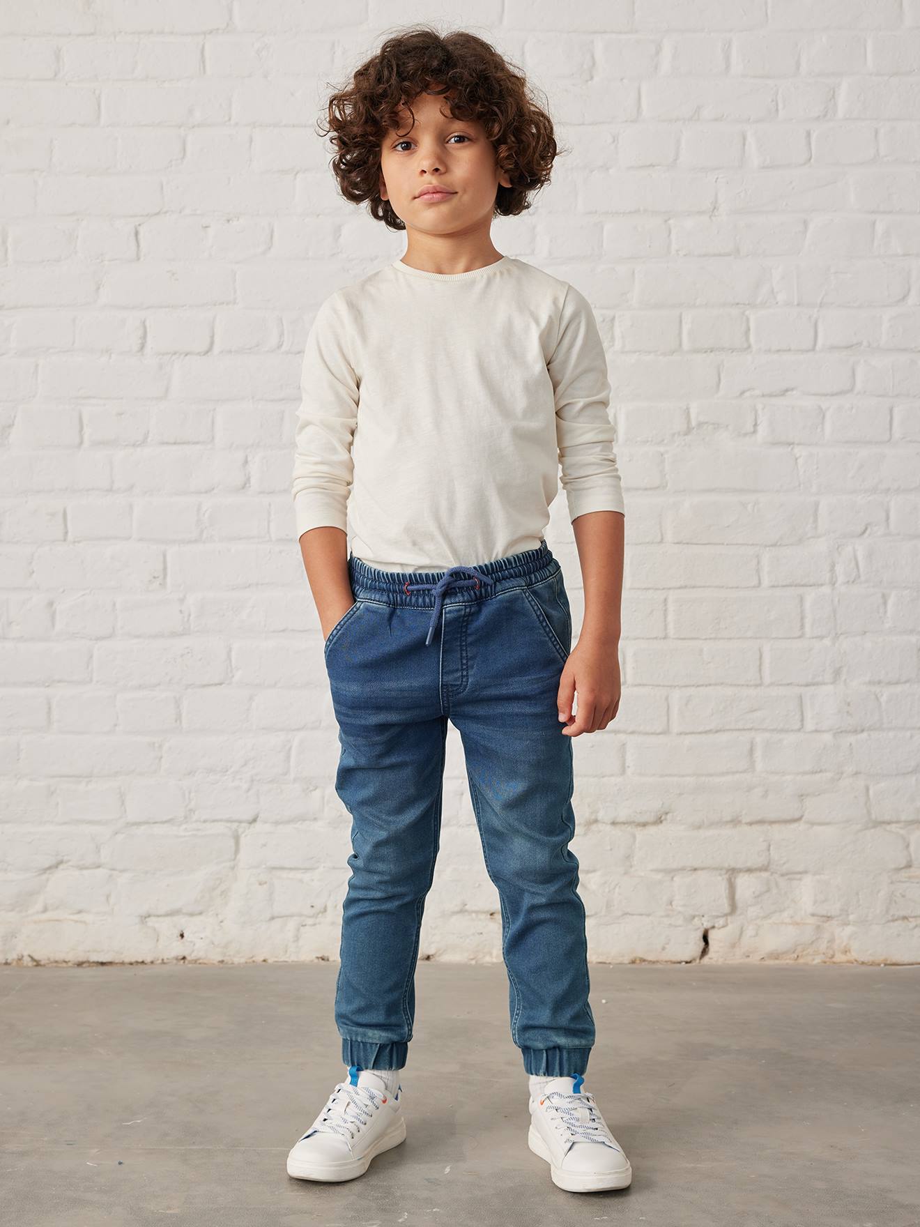 https://kids-avenue.com.ua/pages/gallery/5990/pantalon-jogger-en-molleton-effet-denim-facile-a-enfiler-garcon (12).jpg